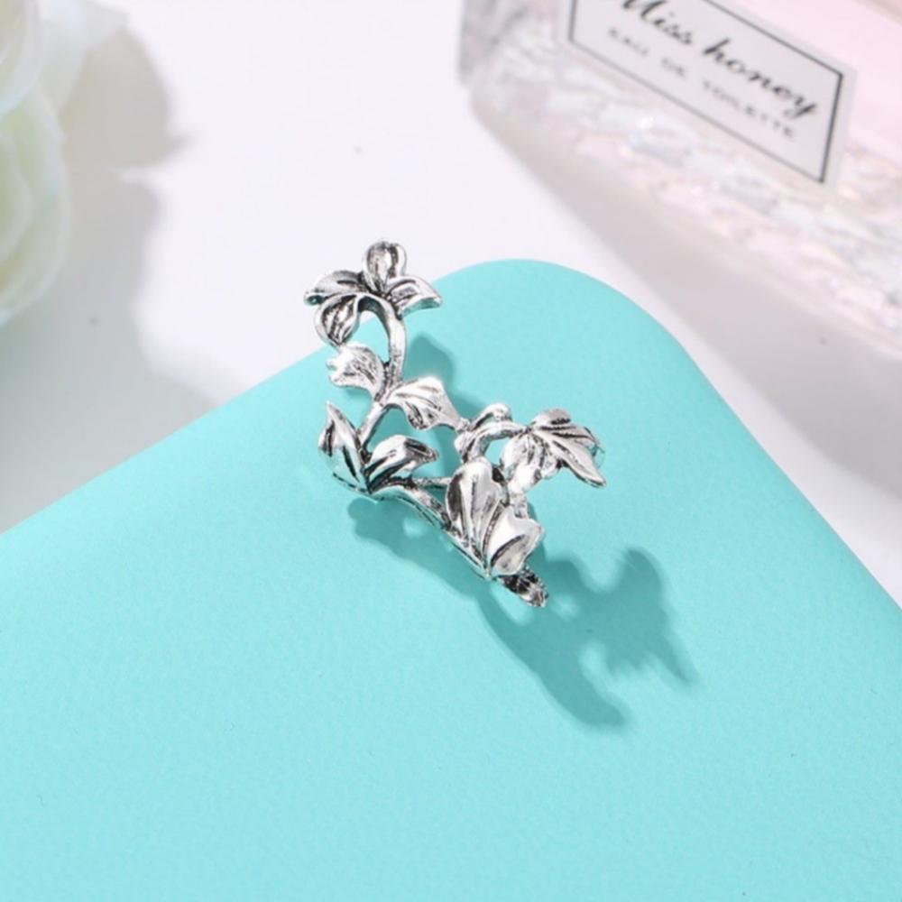 LAST ONE!!  Beautiful Boho Silver Creeper Leaf Clip Earring - Picture 2 of 4